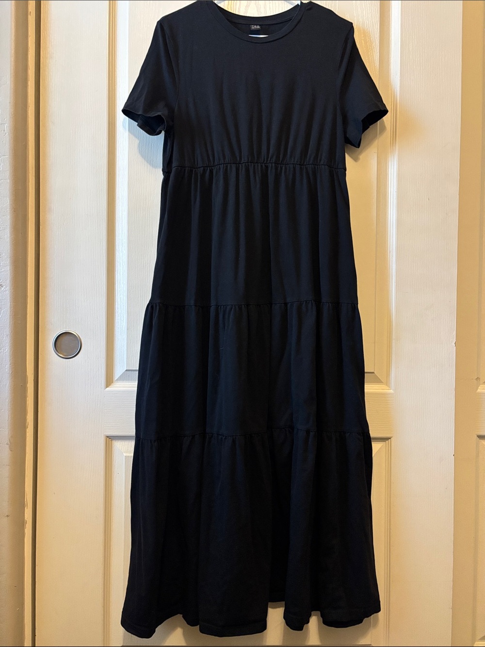 SHEIN Black Short-Sleeve Tiered Maxi Dress